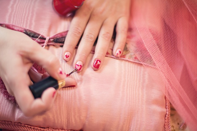 8 Ways To Paint Your Short Nails