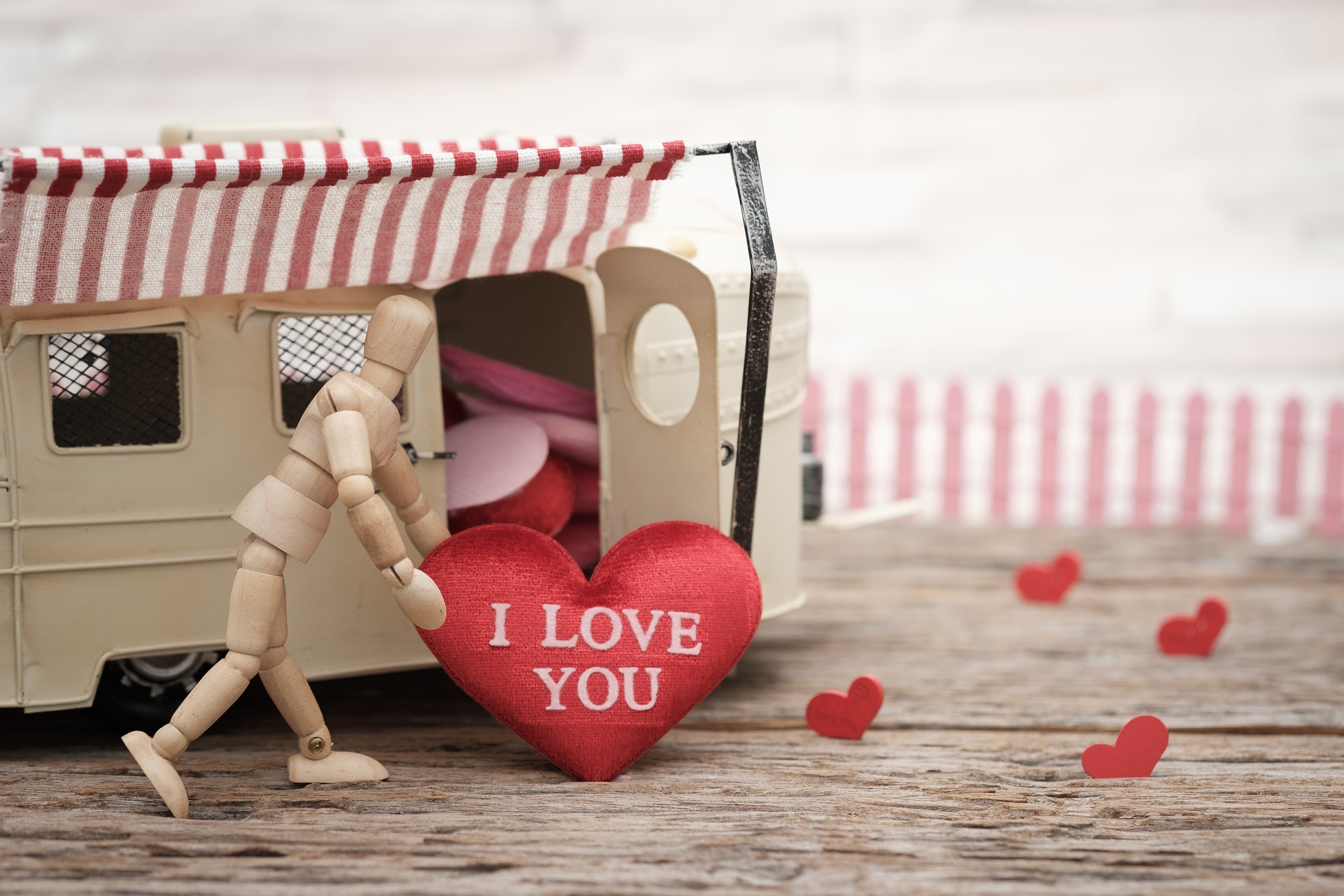 5 Fashionable Valentine’s Day Gifts Ideas For Girlfriend