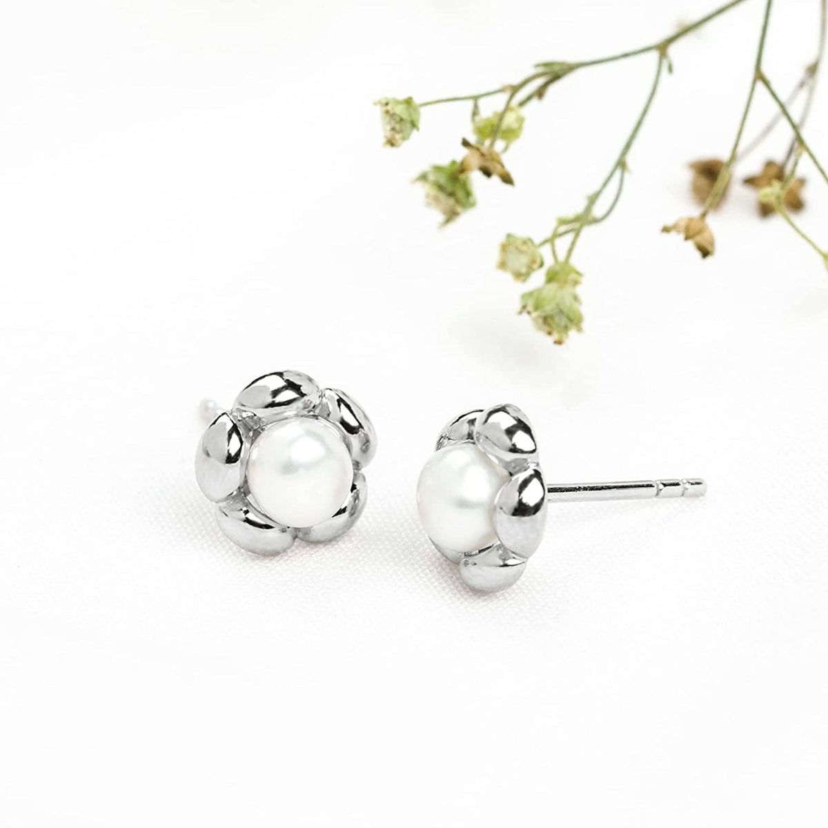 Pearl Flowers Studs Earrings