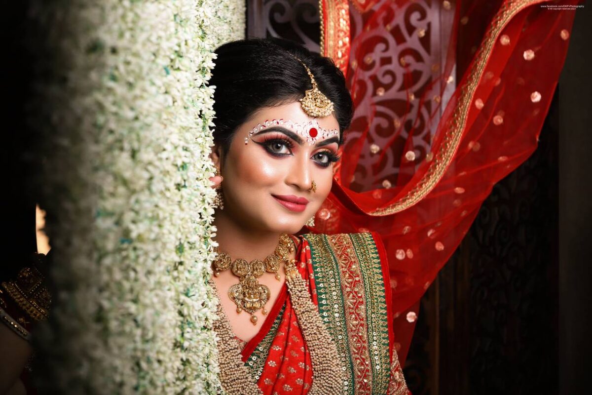 Bold Red and Maroon Bindi